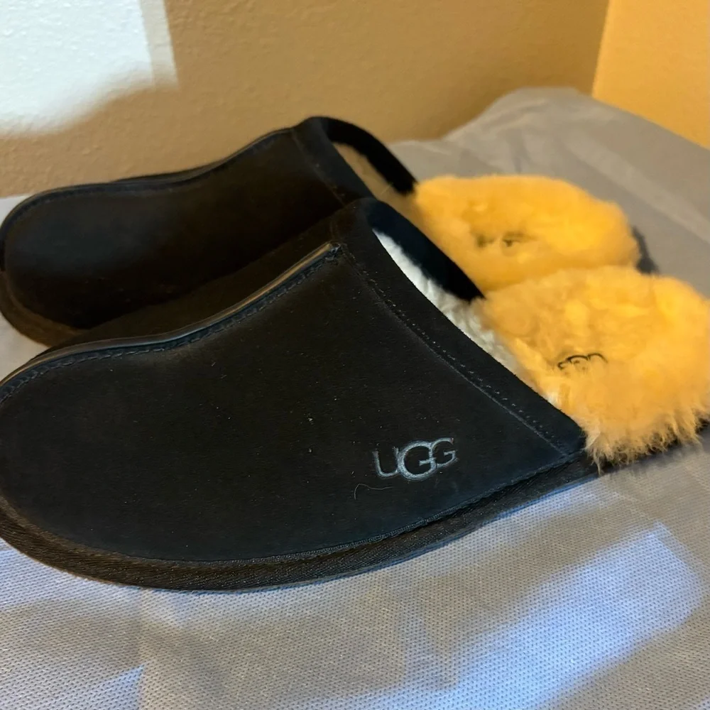 UGG Black and Cream scuff slippers fed  with Sheepskin/wool Lining